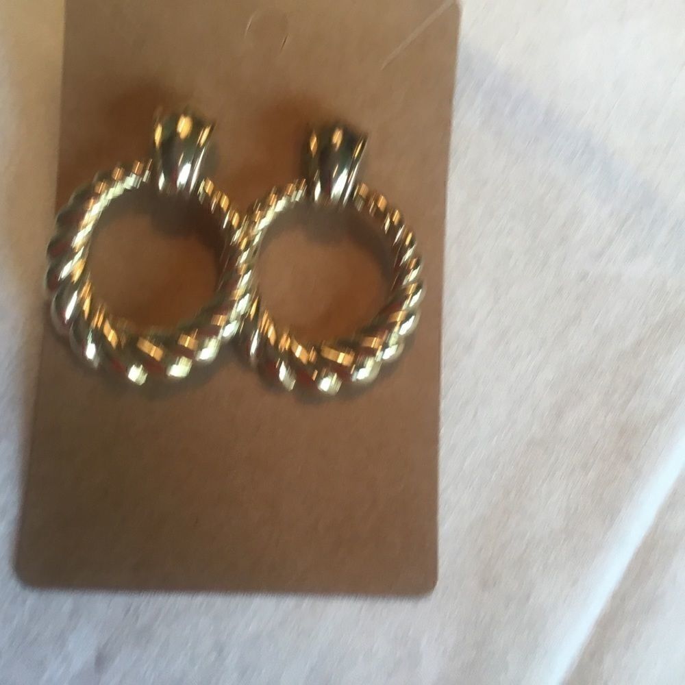$10 ea or 3/$20. Goldtone Door Knocker Earring - Picture 5 of 9